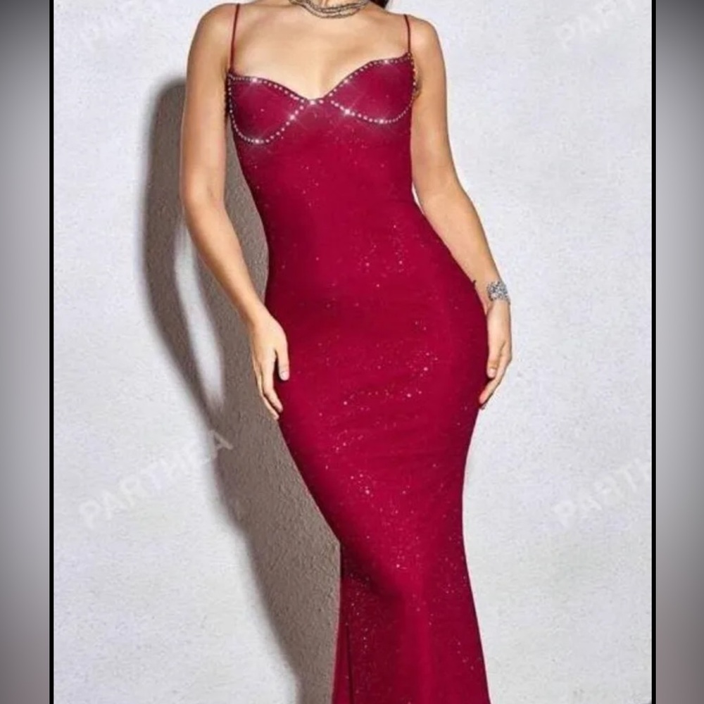 Red Sweetheart Neckline Bodycon Cocktail Dress